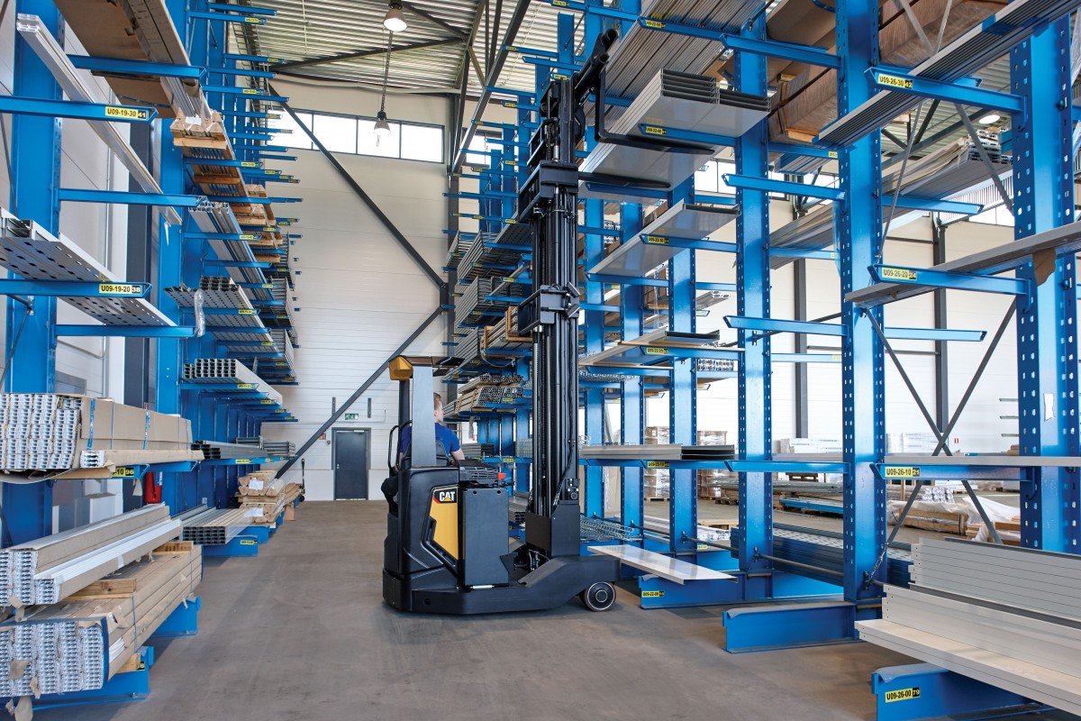 Cat® multi-way reach truck reaches Safety Award final | Cat Lift Trucks