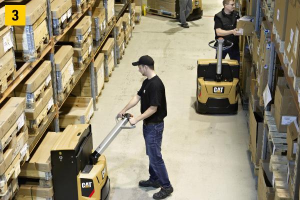 cat lift trucks factory image