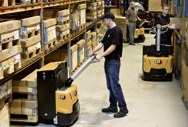 Pedestrian pallet truck