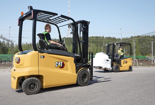 Electric counterbalance forklift