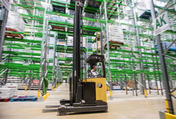 high-performance reach trucks