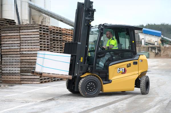 EP45 Cat Forklift on Slippery surface