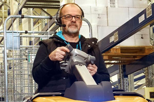 Cat® NO-N2 low-level order pickers range