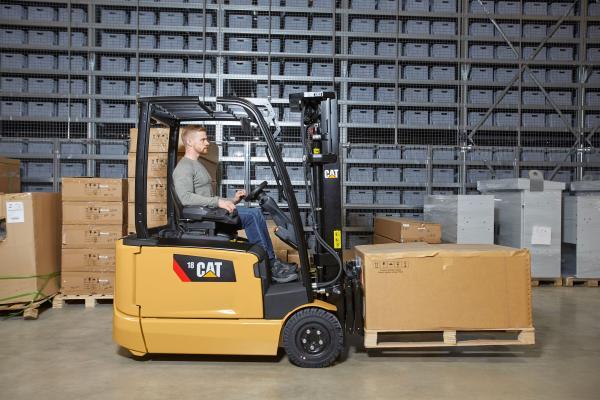 Compact electric forklift 48V 3-wheels