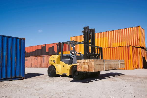 Cat DP70N diesel truck