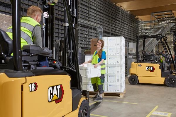 cat electric forklift EP18