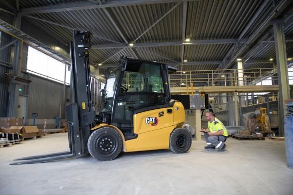 forklift daily and pre-shift lift truck checks