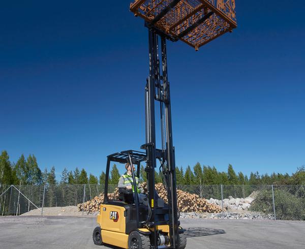 intelligent hydraulics - passive sway - Cat Lift Trucks