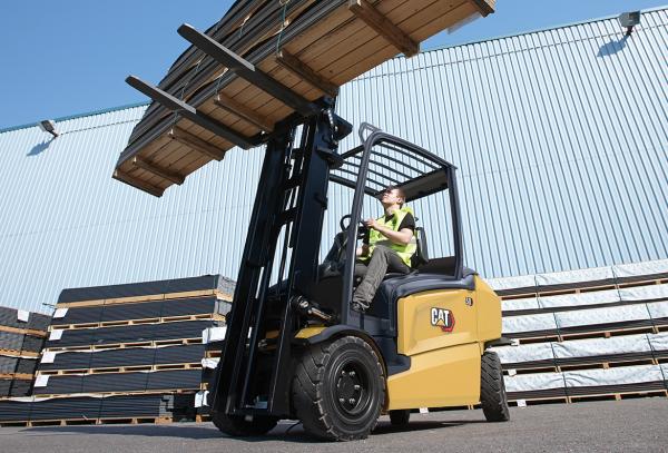 Cat high capacity electric forklift
