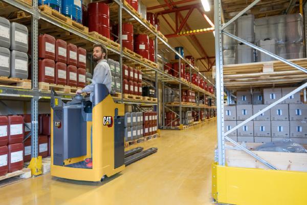 Stand-in power pallet trucks Cat NPR20