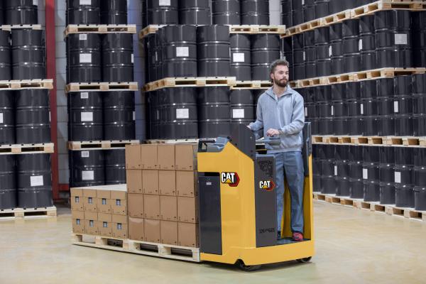 Cat® stand-in power pallet trucks