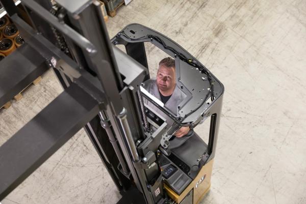 nsr20n2 Cat stand-in stackers