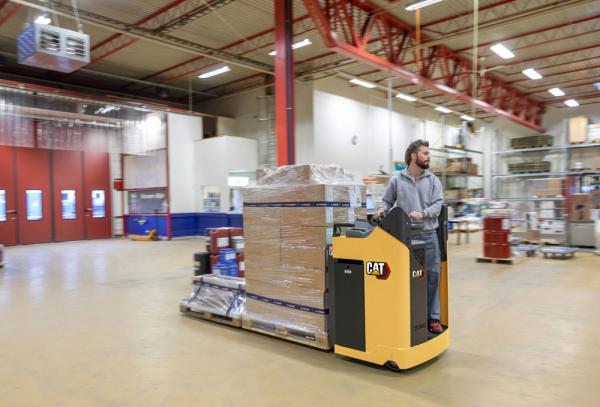 Stand-in power pallets Cat Lift Trucks