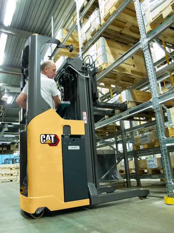Stand-in stacker NSR12N2TF with telescopic forks from Cat® Lift Trucks