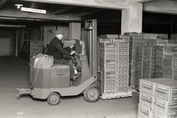 Towmotor, 1955