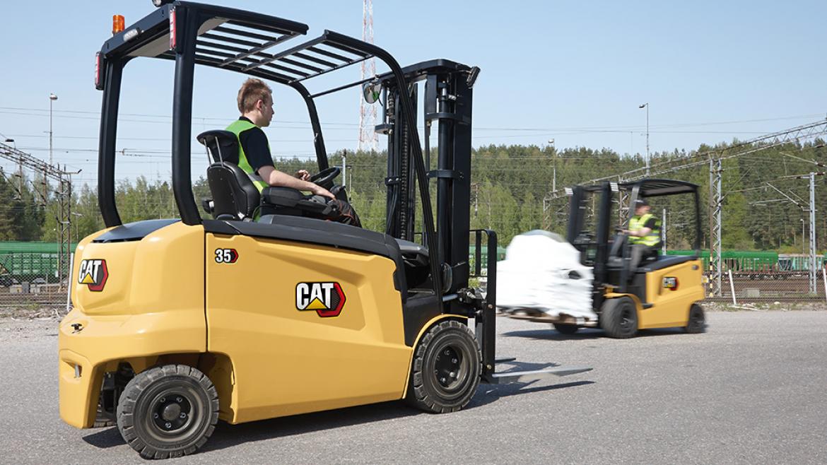 Electric counterbalance forklift