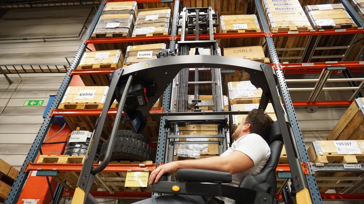 NR12-14N3LC Reach Trucks