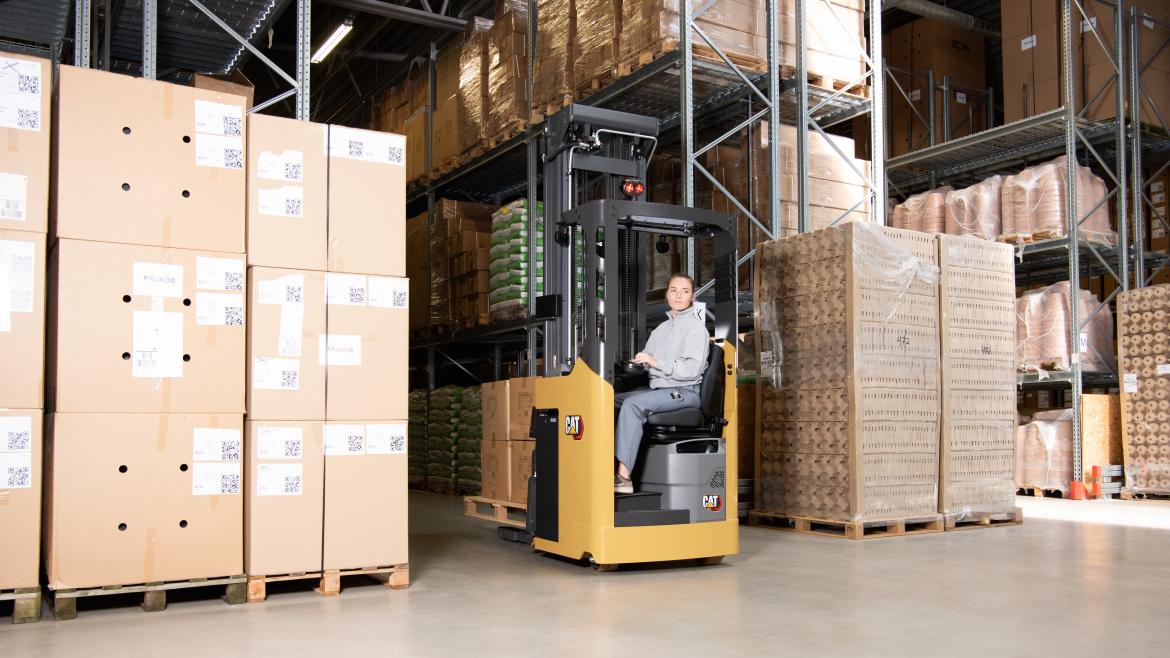 NSS16-20N2 Sit-on stackers