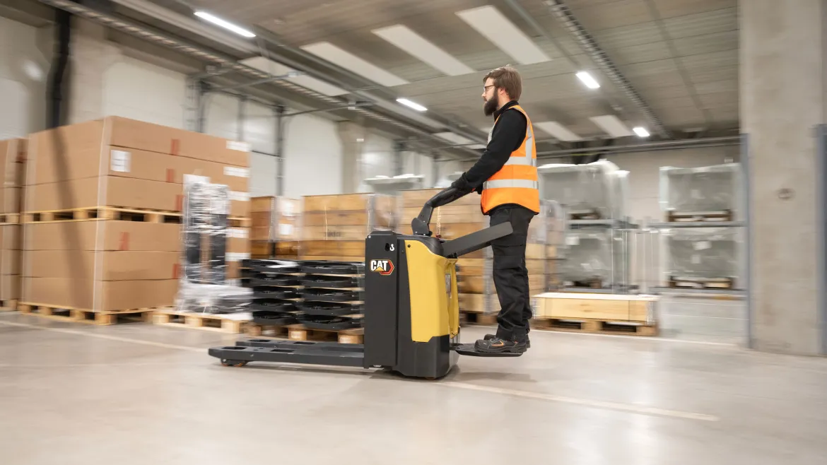 Cat NPV20Q2L platform power pallet truck