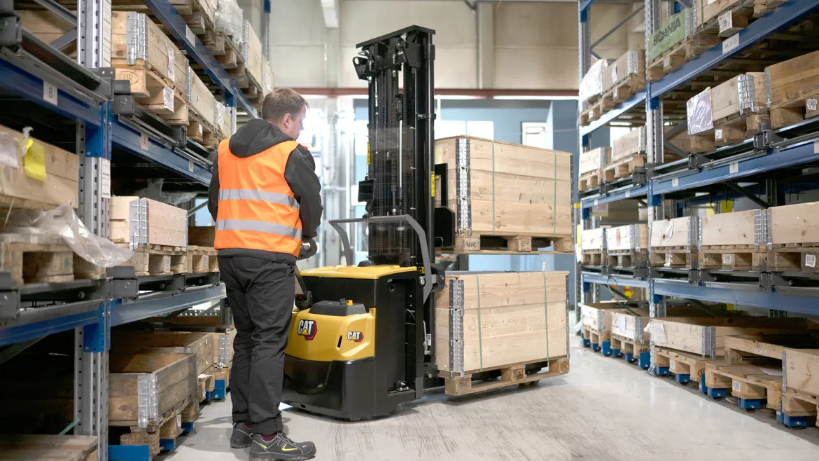 Cat NSP10-16N3S (R)(I)(S) pedestrian stacker