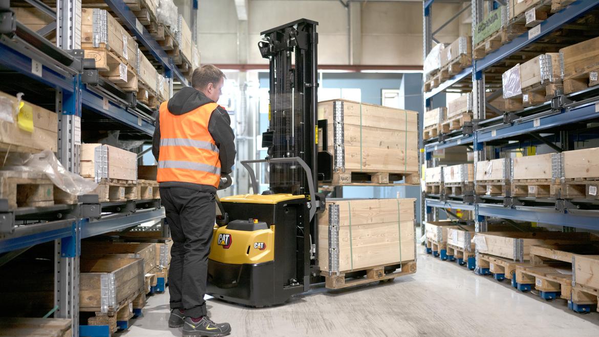Cat NSP10-16N3S (R)(I)(S) pedestrian stacker