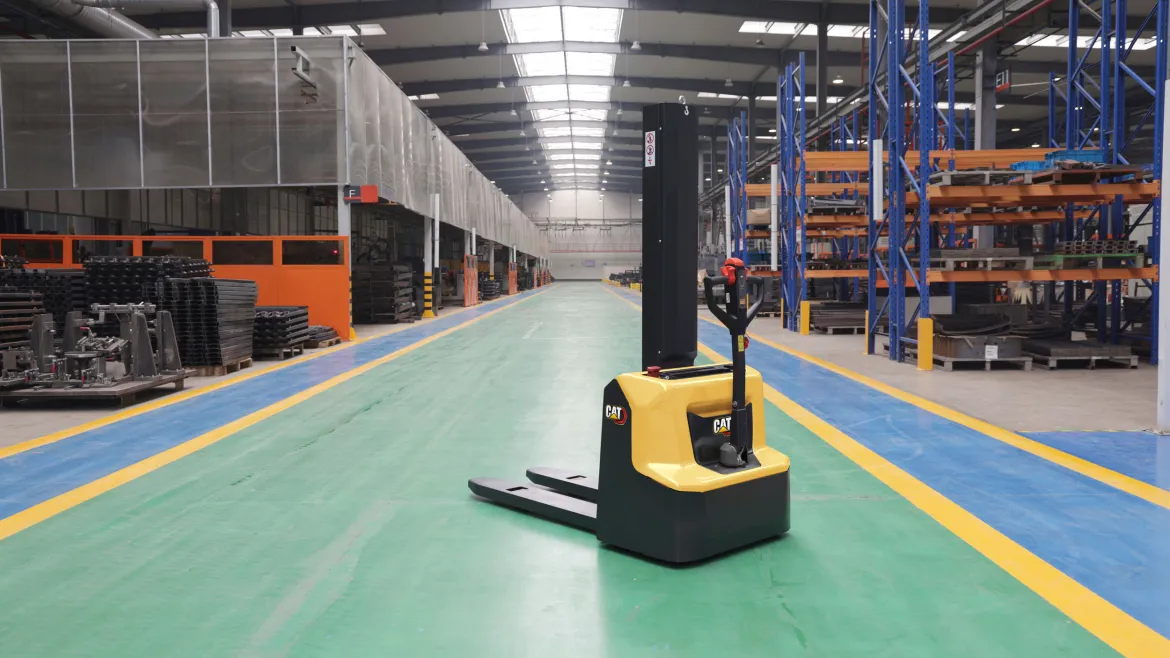 Cat NSP12Q2LM mono mast pedestrian stacker