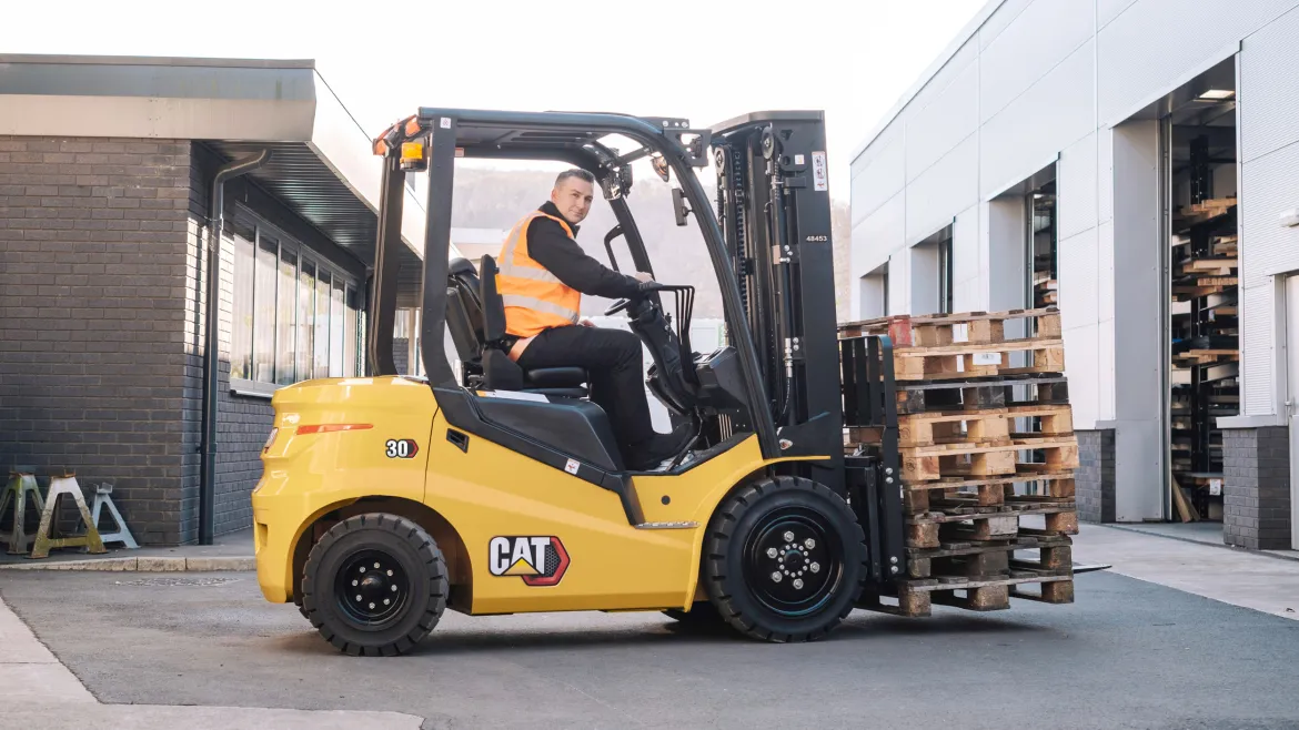 EP16-35Q(L) electric forklifts Cat EQ Line 4-wheel