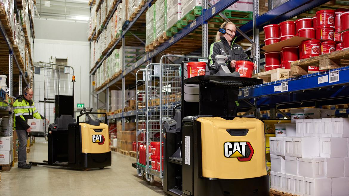 Cat low level order pickers