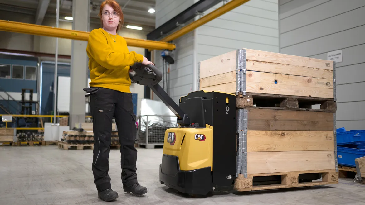 Pedestrian pallet truck