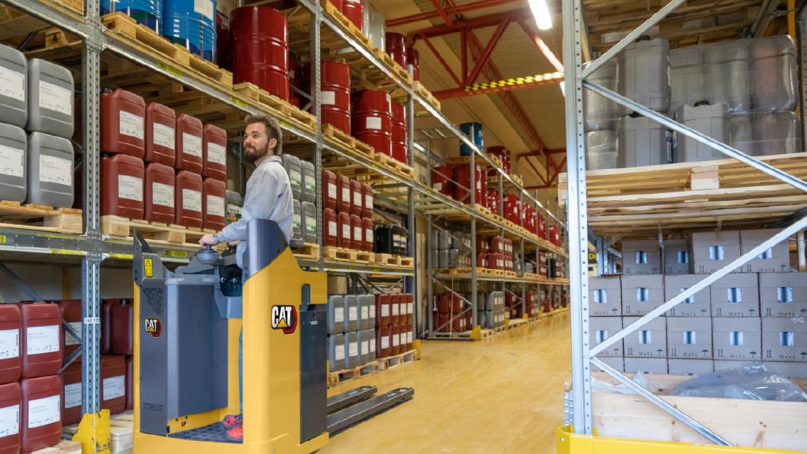 Stand-in power pallet trucks Cat NPR20