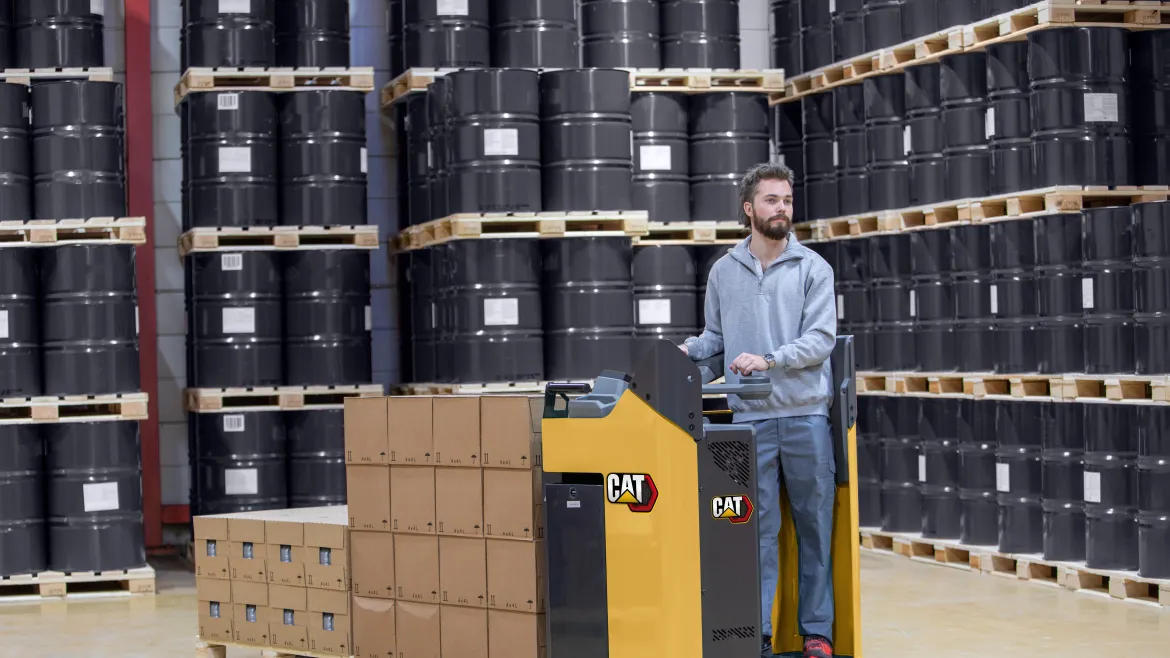 Cat Stand-in power pallet truck