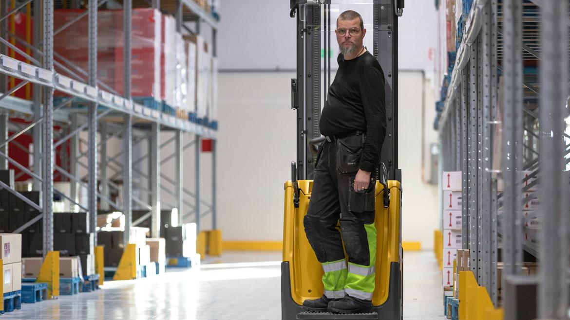 Cat pedestrian stacker