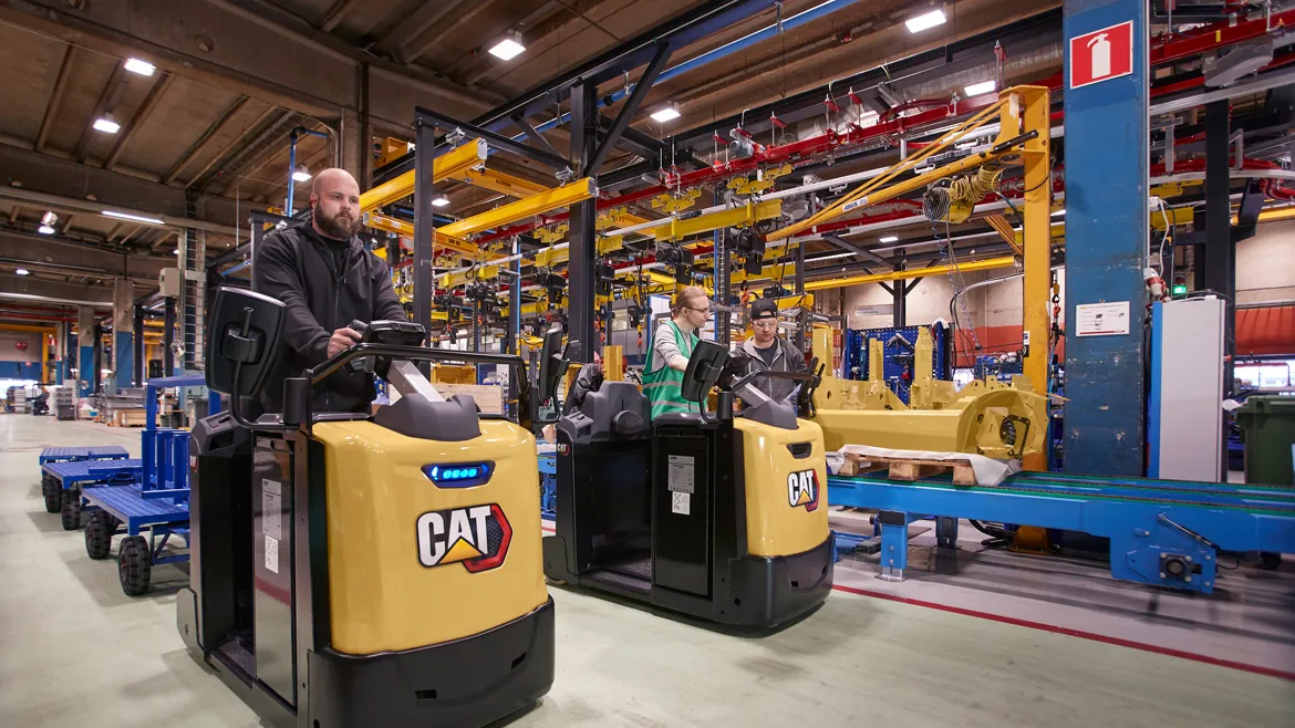 Cat tow truck with li-ion battery