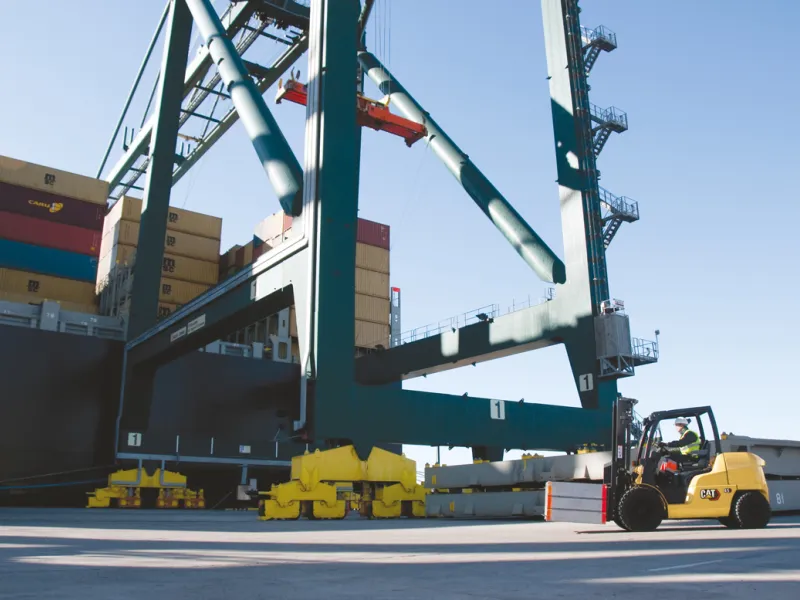 Cat diesel forklift DP45 - Port and Stevedoring