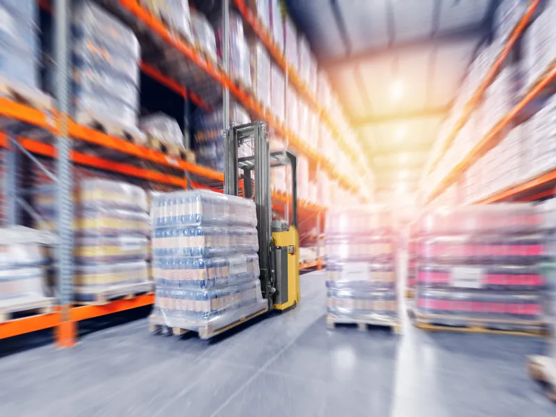 Cat® Stand-in stacker NSR20 transporting bottles