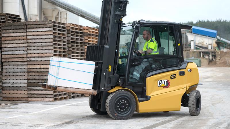 EP45 Cat Forklift on Slippery surface