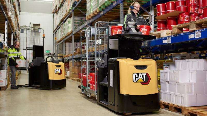 Cat low level order pickers
