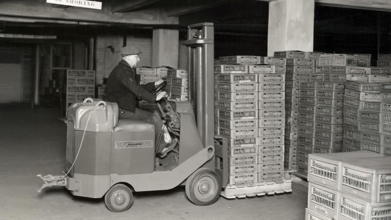 Towmotor, 1955