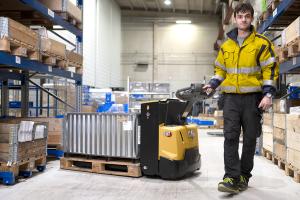 Heavy duty power pallet trucks