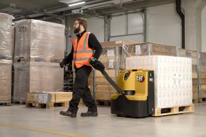 Cat® NPP16Q2L pedestrian power pallet truck