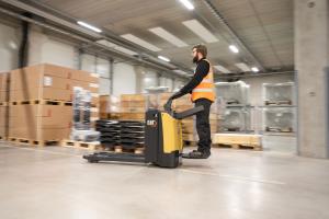 Cat NPV20Q2L platform power pallet truck