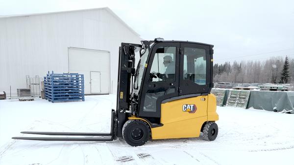 EP35 driving in snow at our Järvenpää factory