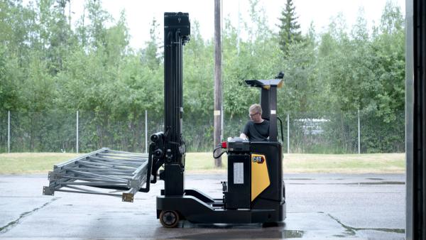 Multi way reach truck