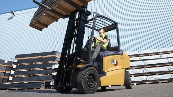Cat high capacity electric forklift